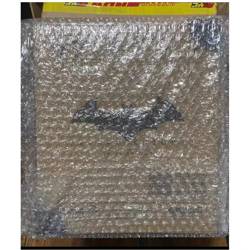 100% الأصلي 1/12 باتمان أركام نايت باتسويت V8 04 باتمان فيلم أنيمي عمل جمع أرقام نموذج اللعب #1