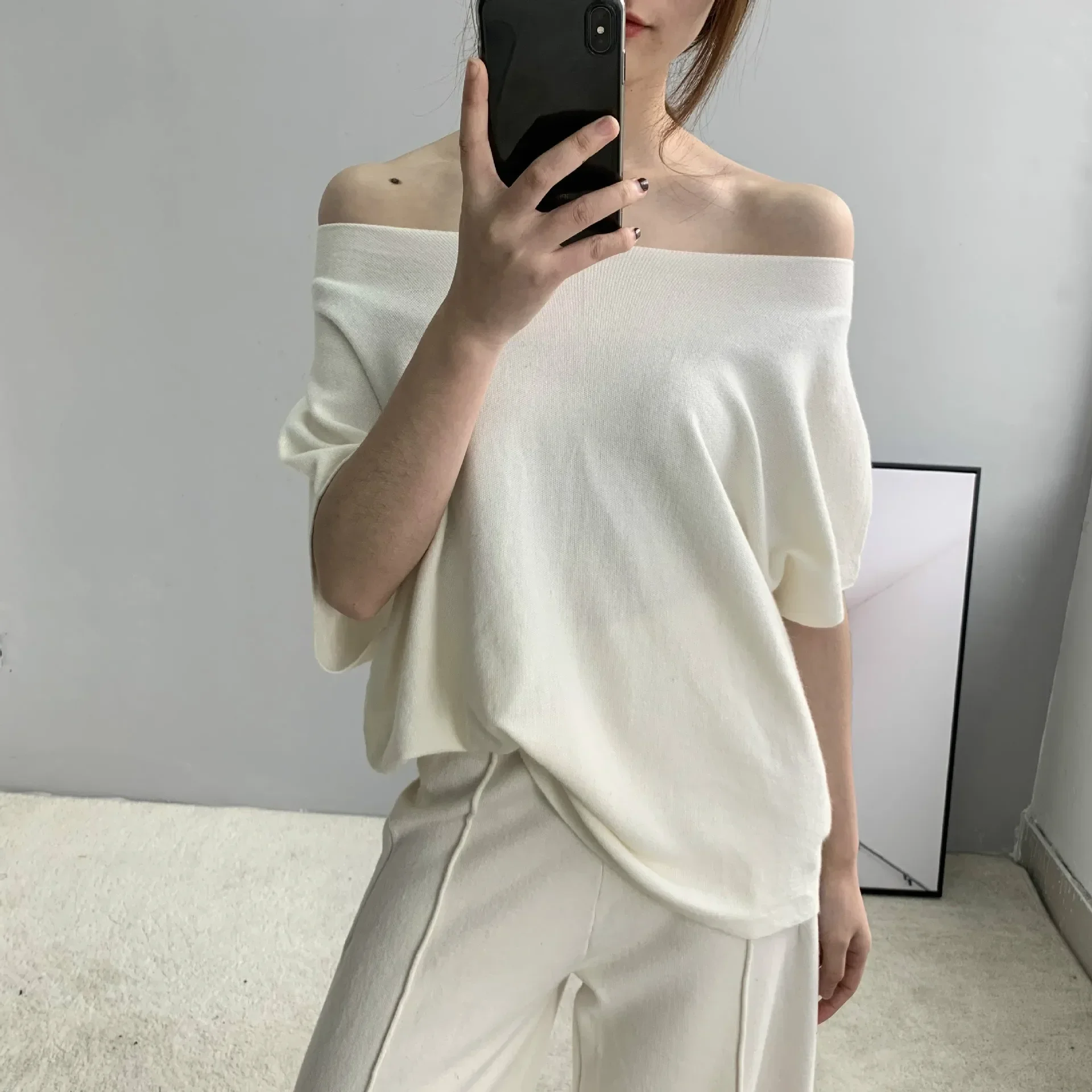 

Summer Women White Tshirt Light Loose Minimalist Knit Short Sleeve T-Shirt Fashion Female Knitwear Sexy Ladies Off Shoulder Top