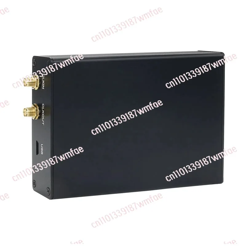 1MHz-6GHz R10 V2.0.x software-defined radio with housing and four antennas