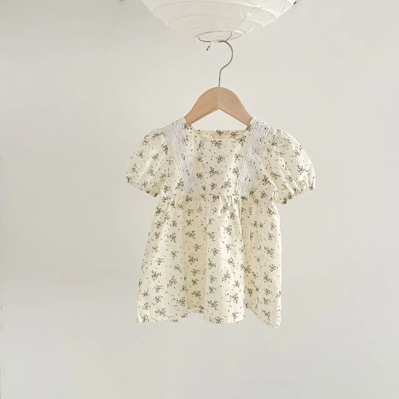 

Female baby girl's green eco-friendly stylish floral dress for infants, suitable for summer, Korean-style dress for children