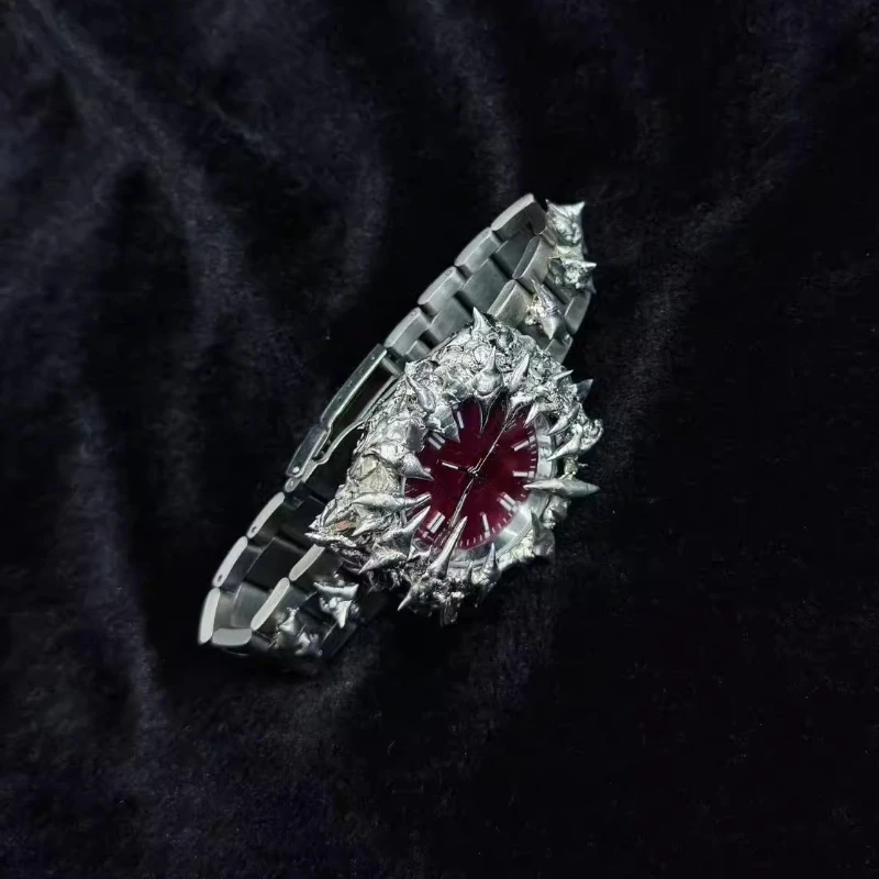 手作りのドラゴンスケールクォーツ時計,先のとがった錫溶接時計,男性と女性のためのニッチなデザイン,ヨーロッパとアメリカのオリジナル時計