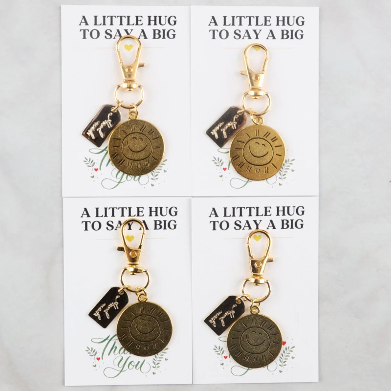 4/8pcs 2dCute sun smiley face paired with English letter keychain set Comes with a small hug and a big thank-you card Suitable f