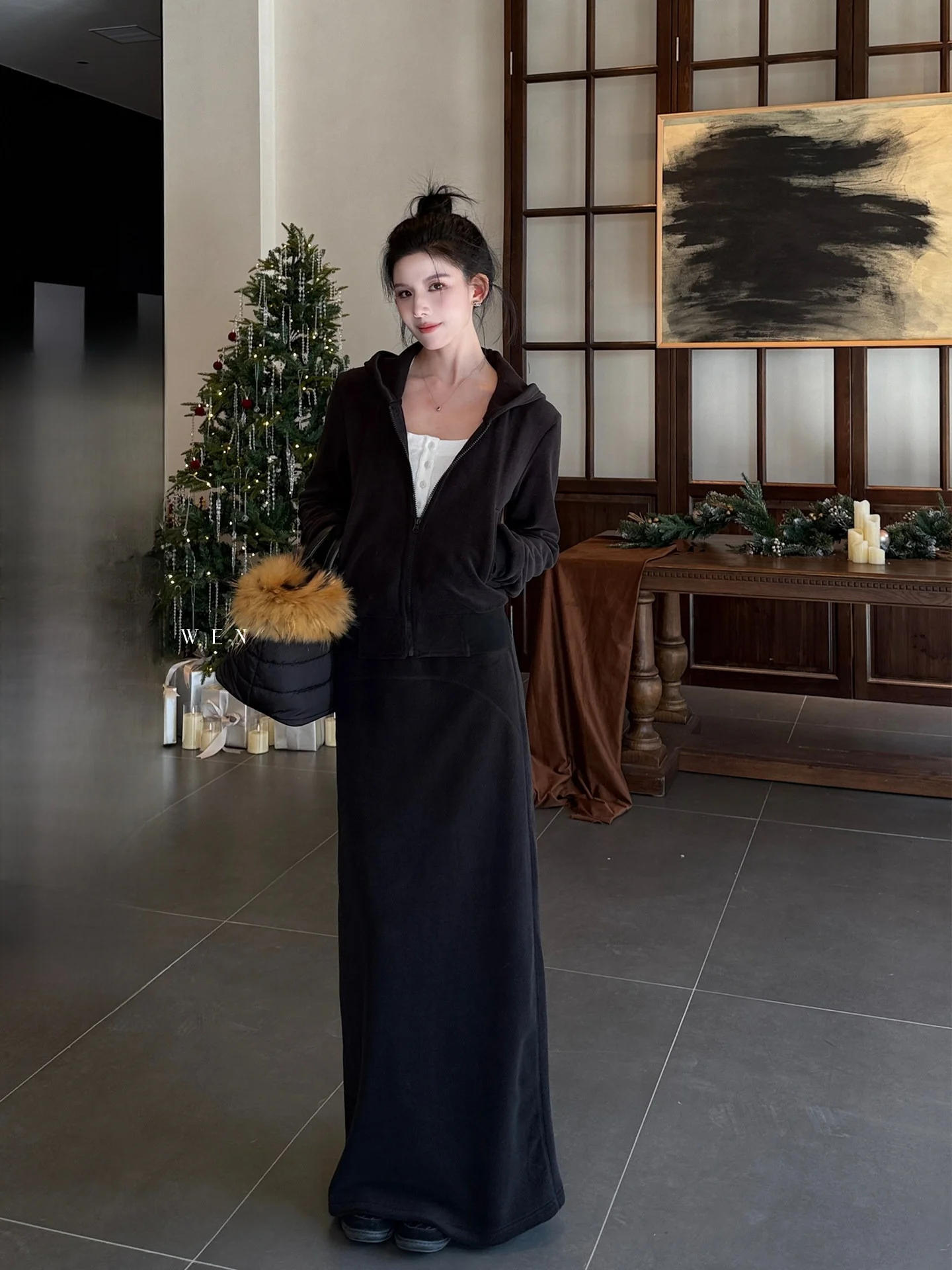 

Комплект из вязаной шапки, свитера и юбки: облегающий повседневный зимний костюм для женщин, подчеркивающий фигуру