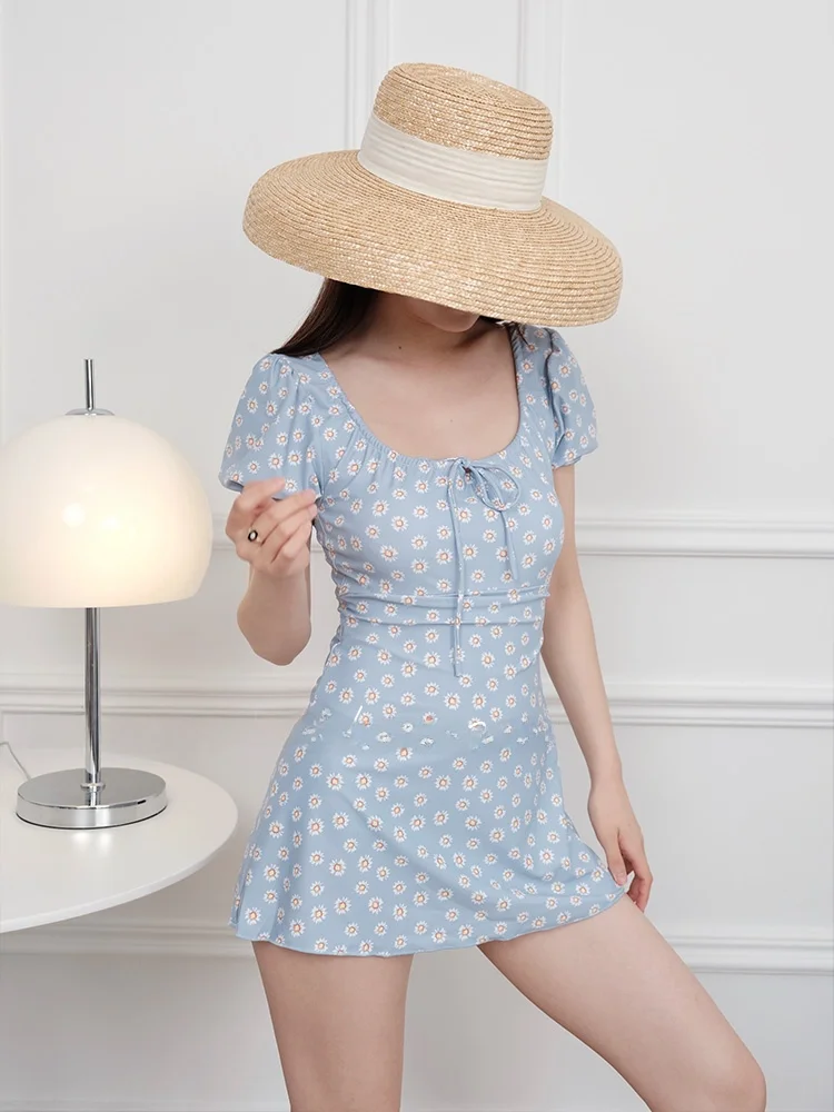  Style Daisy Print A-Line Skirt Swimsuit Short Sleeve Conservative Design Women's Student Thermal Bathing Suit Nylon Spa...