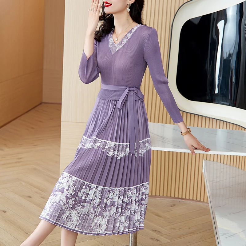 

2024 Autumn Collection Miyake Pleats V-Neck Chinese-Inspired Tie-Belt Cheongsam Skirt with Tummy Control Pleated Dress Clothing