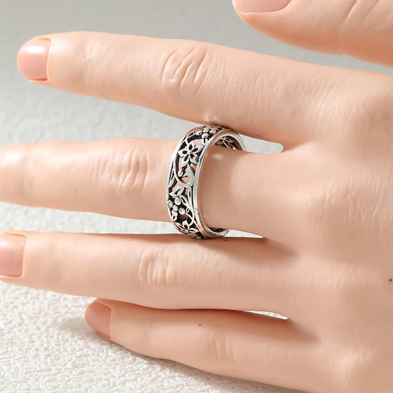 Vintage Hand Carved Geometry Hollow Flower Women's Ring Silvery Color Metal Daily Wear Party Jewelry Anniversary Gift