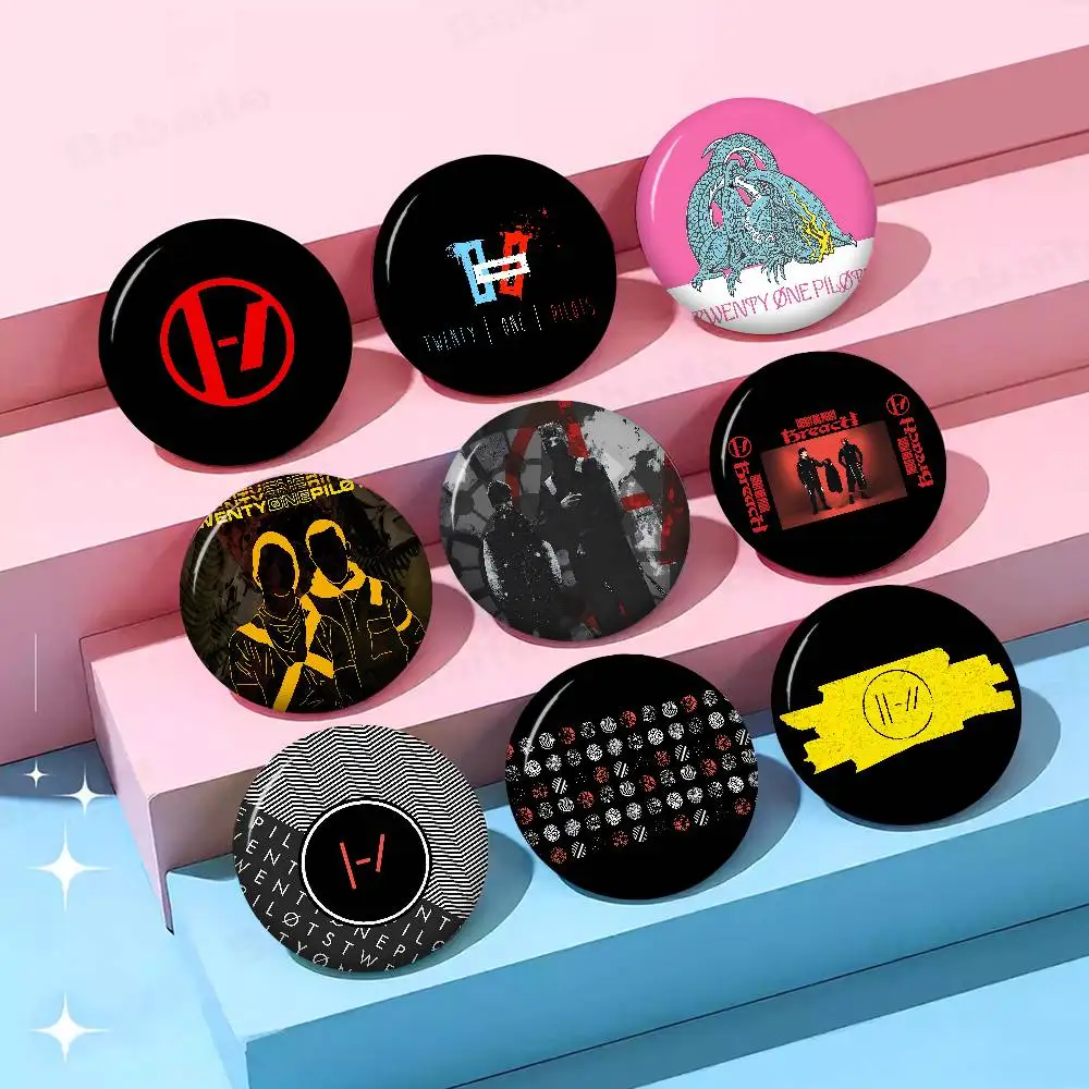 Popular T-Twenty One Pilots Band Photo Brooches Creative Round Badge Gifts Pins 32/44/58mm