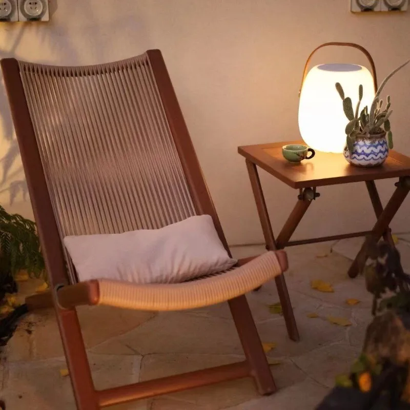 Liegestuhl im Freien, Balkon, Innenhof, Freizeitstuhl, Rückenlehne, Rattanstuhl