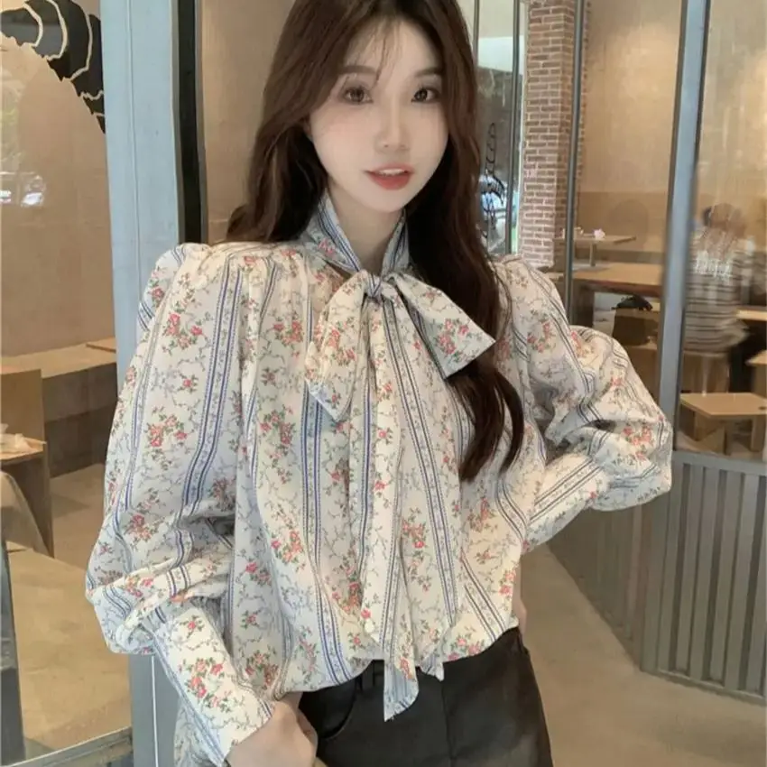 

Retro Floral Shirt Women Ribbon Autumn Design Light Mature Style Niche Temperament High-End Lace-Up Top