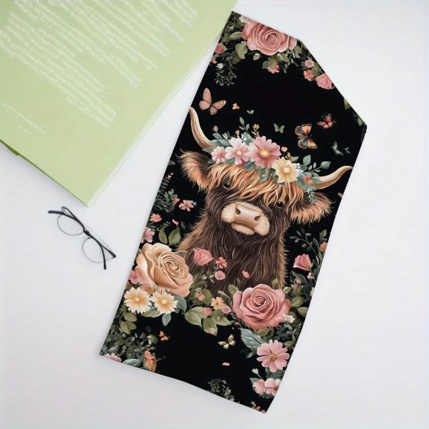 2 Highland Cow Hand Towels Measuring,Suitable for Animal Lovers, And Perfect for Bathroom, Spa, Kitchen