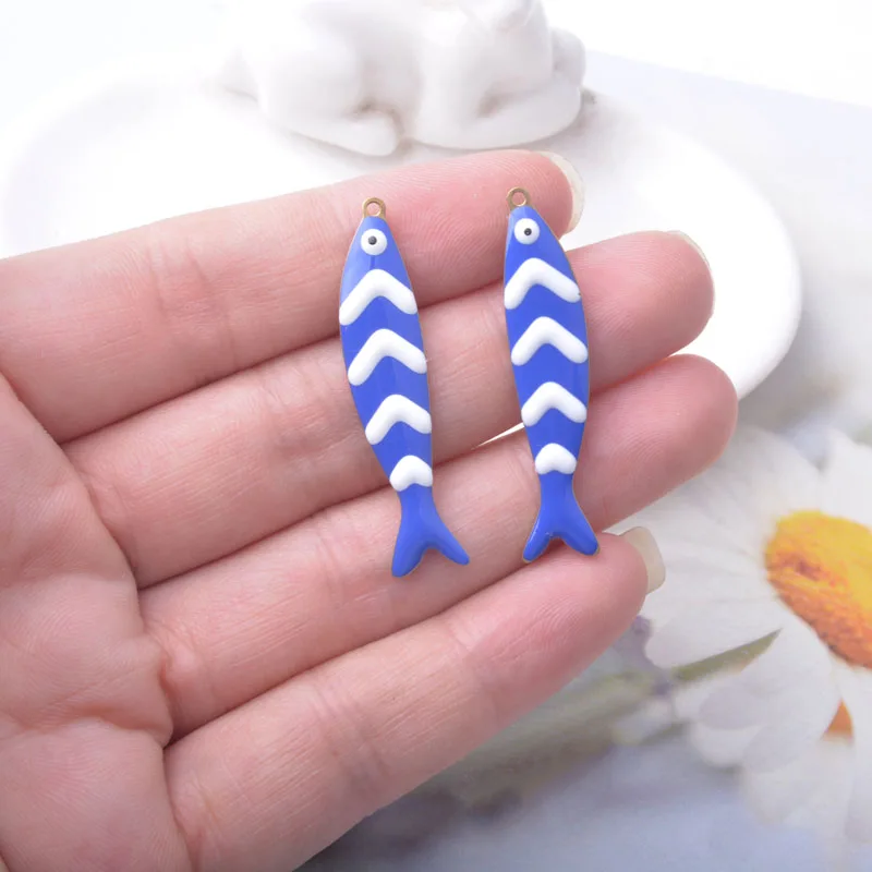 6 Stück Fisch-Ohrringe Anhänger aus Kupfer, beidseitig emailliert, niedliche Meereslebewesen-Fisch-Charms, DIY-Schmuckzubehör – Detail 5