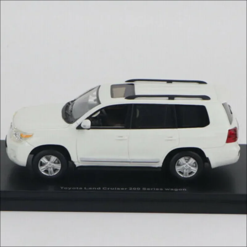 

1/43 TOYOTA V8 LAND CRUISER 200 SERIES WAGON CAR RESIN MODEL FOR DISPLAY