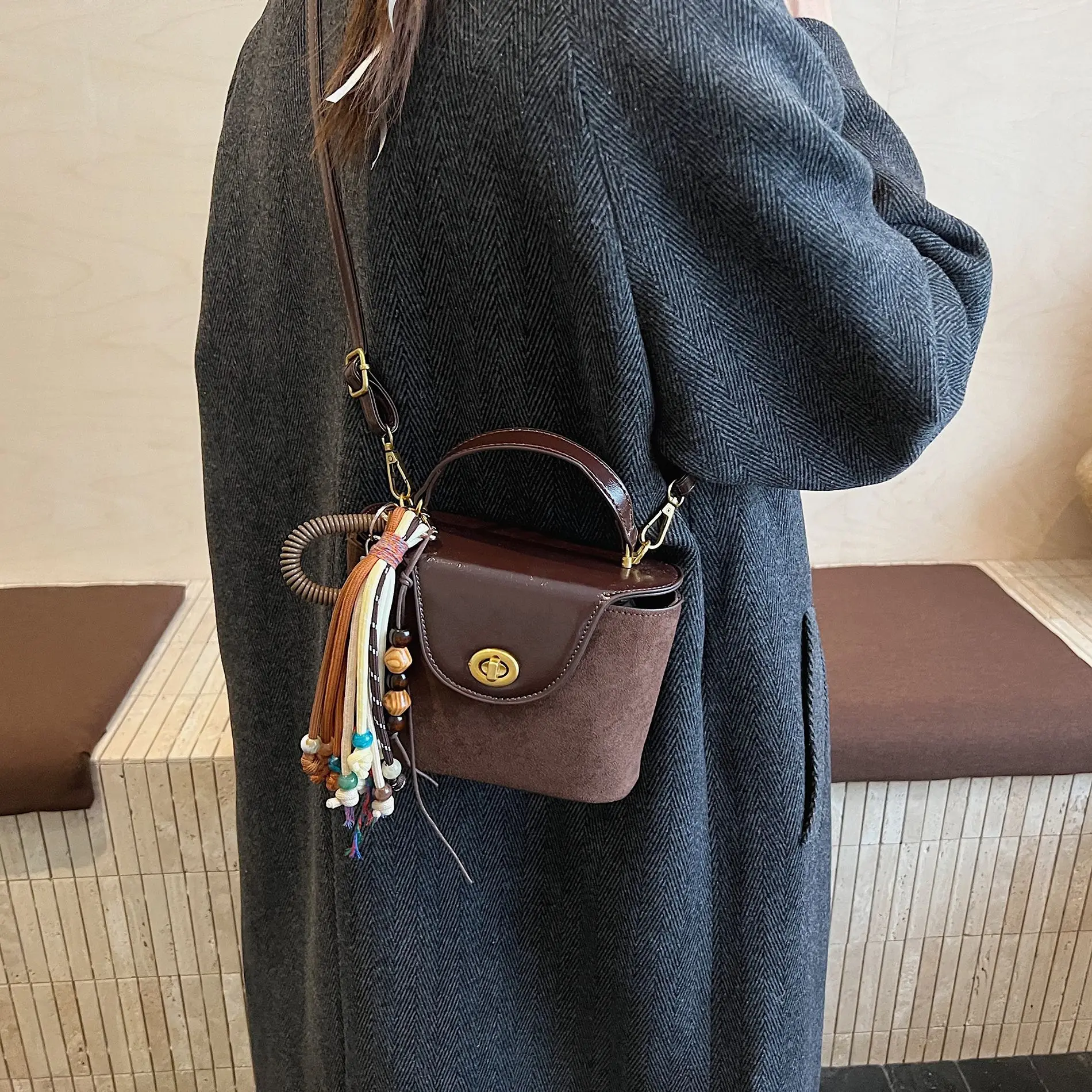 

2025 A/W Vintage Shoulder Bag for Women, Genuine Leather Large Capacity Multi-way Crossbody Tote, Retro Chic Work Purse