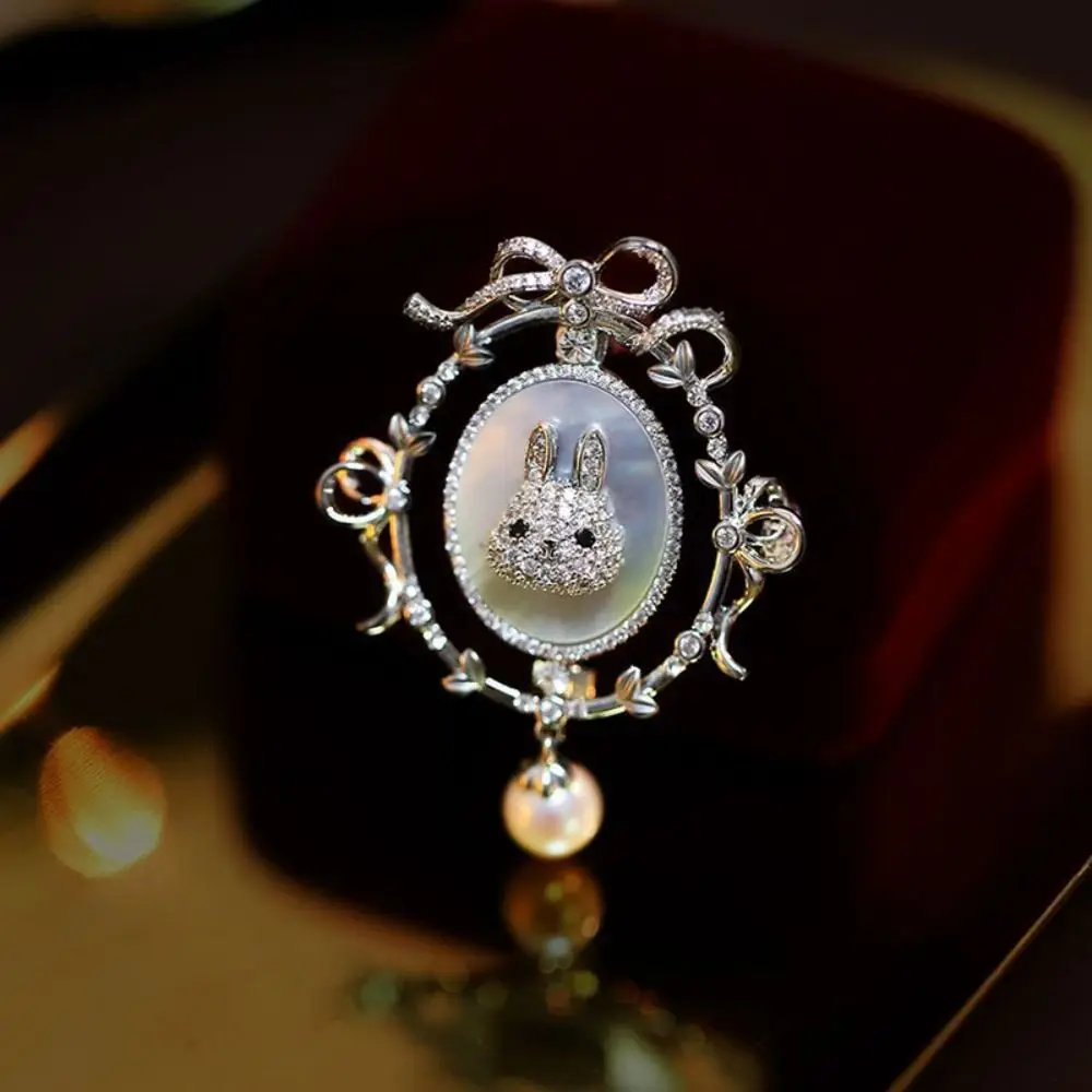 Exquisite Pin Vintage Rabbit Zircon Pin Light Luxury Natural Natural Shell Pearl Brooch Galvanized Rabbit Party