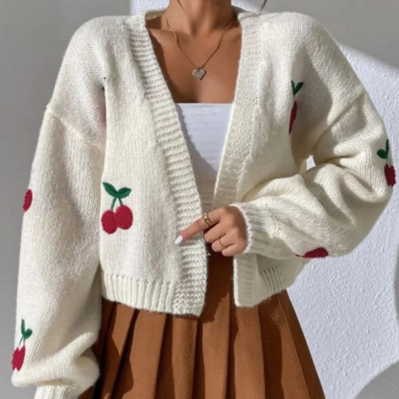 2024 autunno inverno nuovo dolce maglione con scollo a v Beige fragola decorato Cardigan moda maglione lavorato a maglia con bottoni larghi