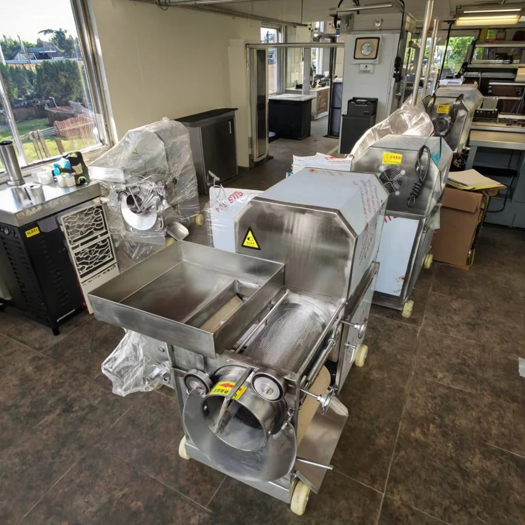 Automatic Fish Bone Meat Separator / Fish Deboning Machine / Fish Bone Removing Machine