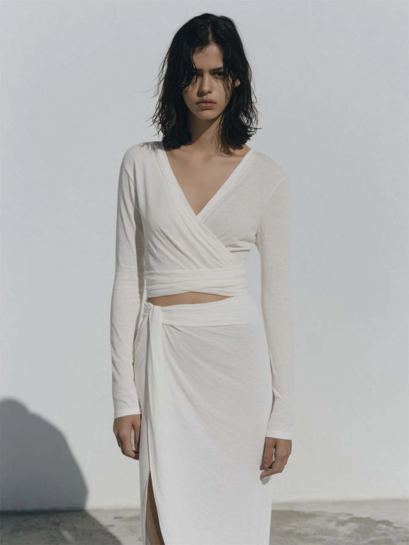 

Женская футболка с длинным рукавом и v-образным вырезом, элегантный укороченный повседневный однотонный топ для осенне-зимней повседневной носки