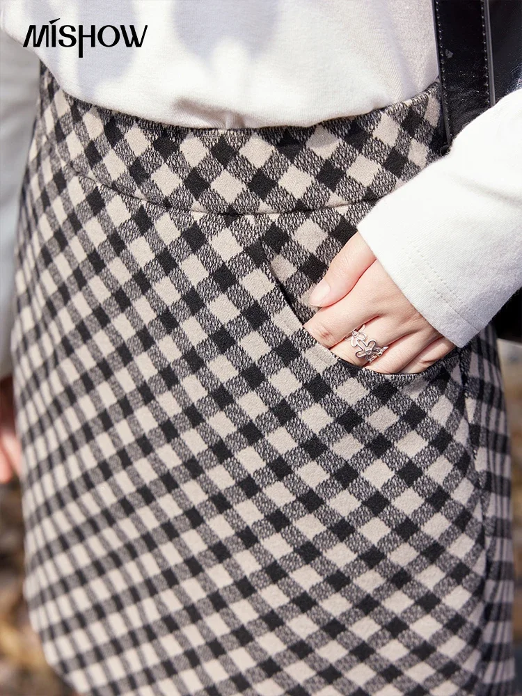 MISHOW Retro Plaid Bustier Skirt Female Fall Winter 2024 Basic High Waist A-line Skirt Back Zipper Pocket Short Skirt MXD48B0548