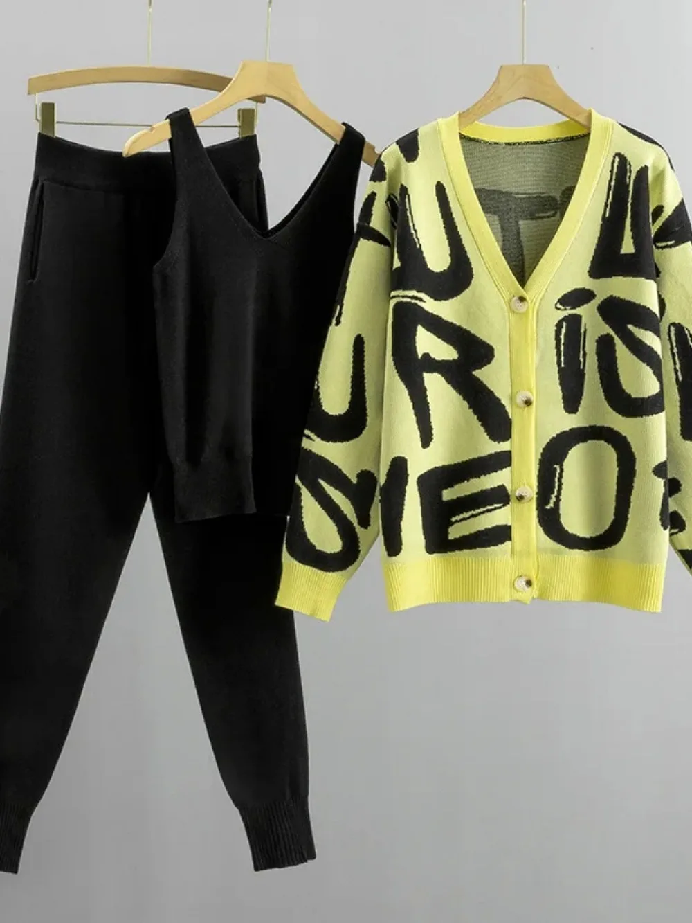 

Вязаный свитер, комплект из 3 предметов, ансамбль, женский вязаный жилет, кардиган, брюки-карандаш, костюм с принтом, однобортное пальто, вязаная одежда, зима