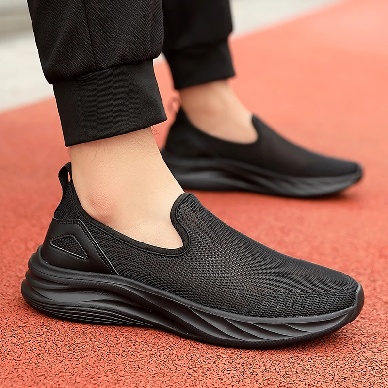 

High Quality Summer Outdoor Casual Shoes Men Mesh Breathable Ultralight Loafers Sneakers Male Non-Slip Soft Slip-On Walking Shoe