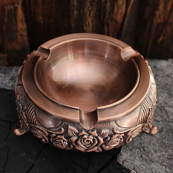 

KTV American Decorations High-end Living Room Metal Large Ashtray, European Retro Antique Coffee Table Ashtray
