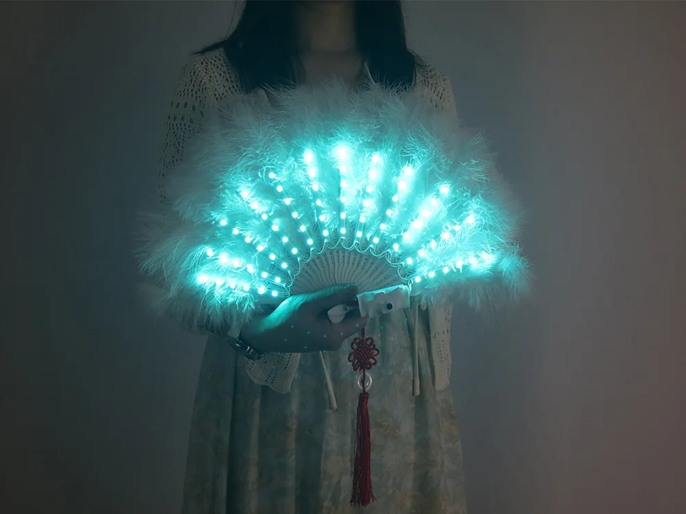 مشرق LED وامض مروحة قابلة للطي أداء الحفلات هالوين الهذيان توهج الرقص نادي KTV مهرجان الحفل عرض مسرحي الدعائم الإضاءة