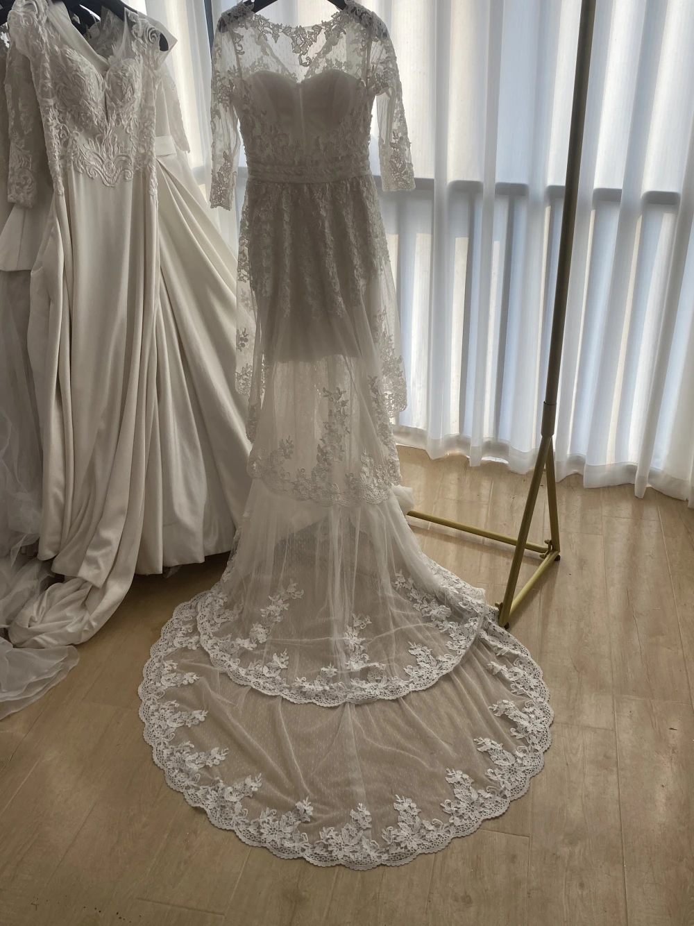 Cloverbridal Waardig Hoge Kwaliteit Kant V Halslijn Bruiden Trouwjurken 100Cm Trein Illusie Lange Mouwen فساتين طويلة Zd05