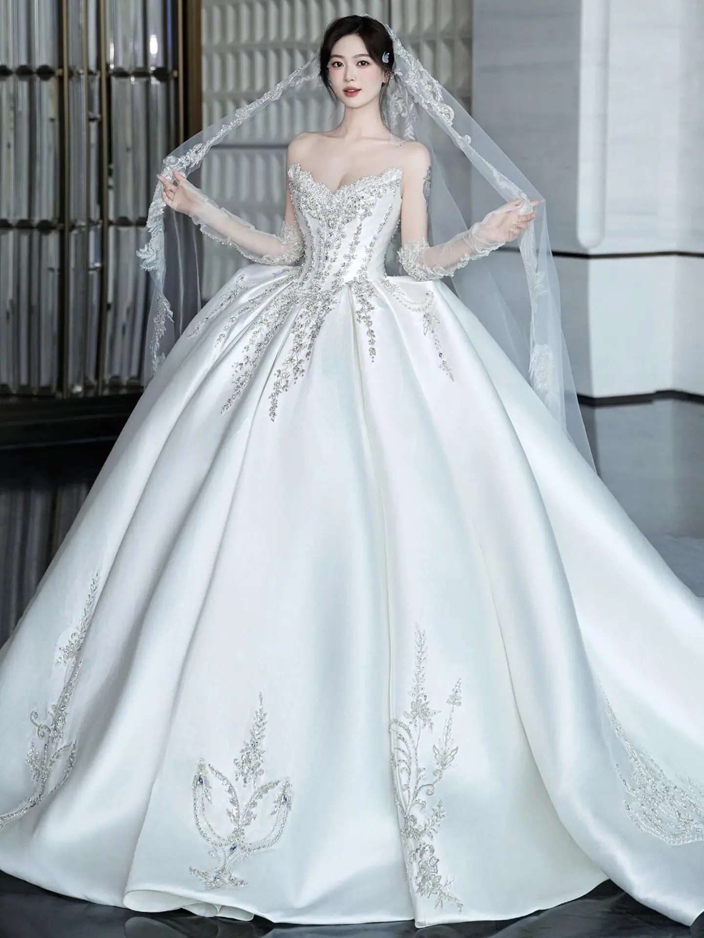 Luxury Satin Strapless Wedding Dress 2026 Embroidered High-end Luxury Bright Diamond Main Yarn Gorgeous Large Tail Customized