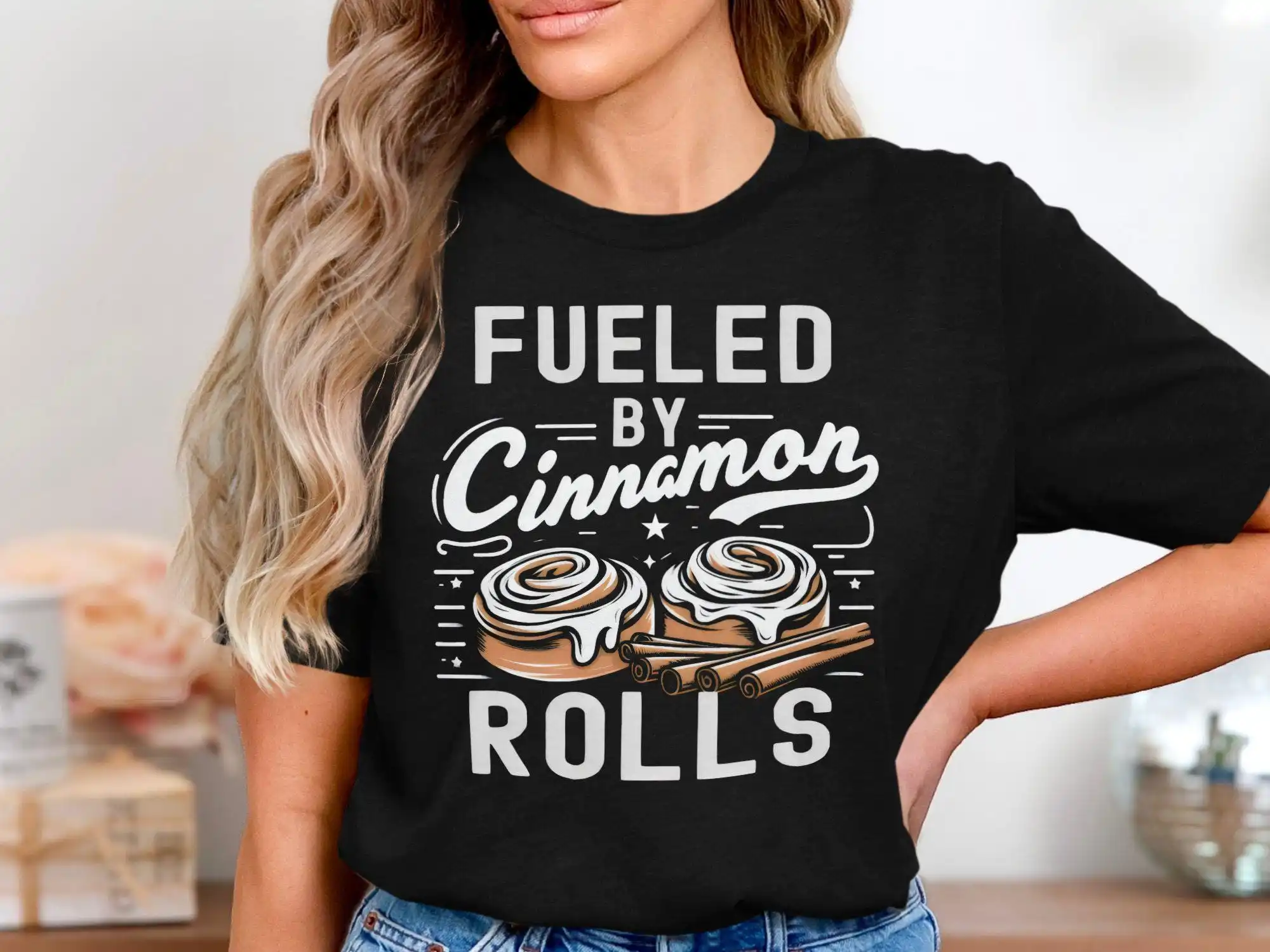 Fueled by Cinnamon Rolls camiseta divertida amante de la panadería golosinas dulces dulce comida hornear entusiasmo
