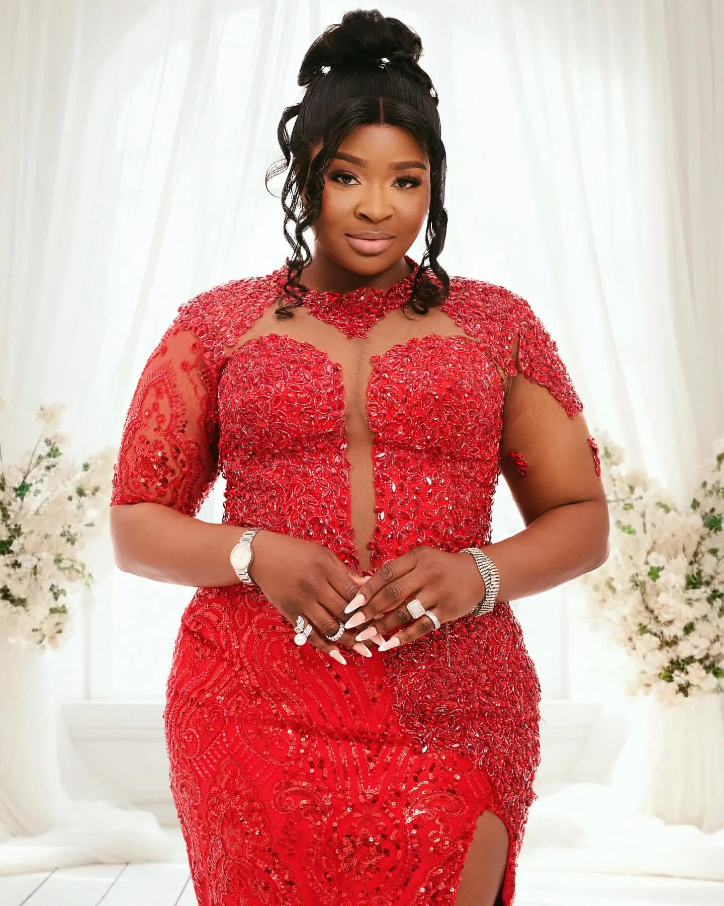 Bainha vermelha 2026 vestidos de baile cristais frisados alta divisão lantejoulas noite formal festa aniversário vestidos zj2644