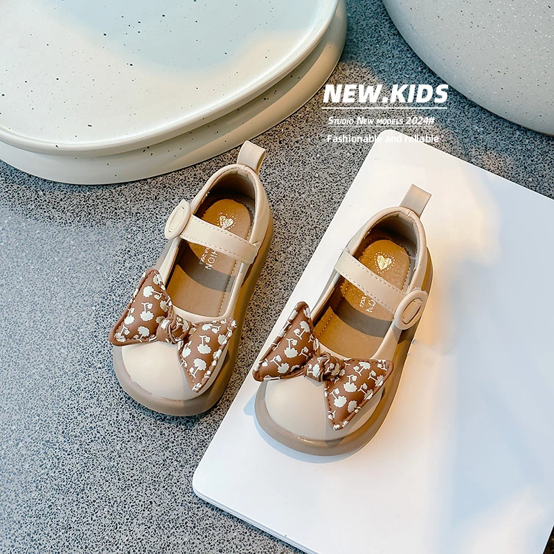 Dziewczęce skórzane buty z antypoślizgową miękką podeszwą Bow Outdoor PU Girls Four Season Casual Leather Shoes Rozmiar 26-36 Sandalias De Mujer