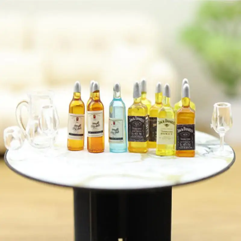 [J9] مجموعة واحدة من إكسسوارات ديكور المطبخ في بيت الدمية 1:12 زجاجات نبيذ مصغرة كوب نبيذ أحمر صغير