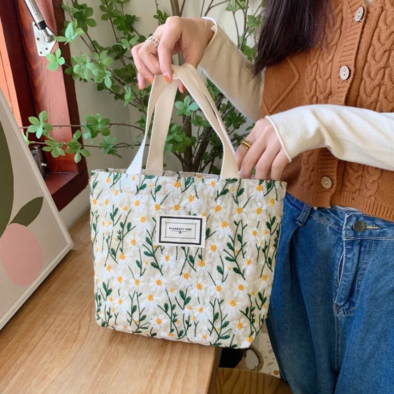 Sweet Embroidered Women\'s Bag 2023 New Daisy Flower Canvas Handbag Snack Storage Bento Bag Hand Carry Mommy Bag