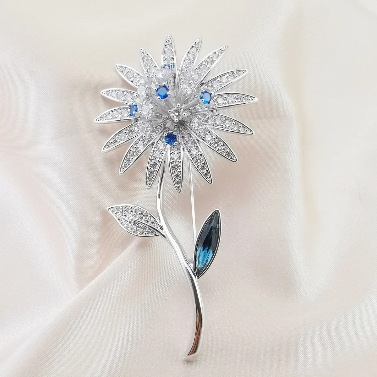 Autumn and winter new high quality copper plated true white gold high quality sunflower women's brooch accessories