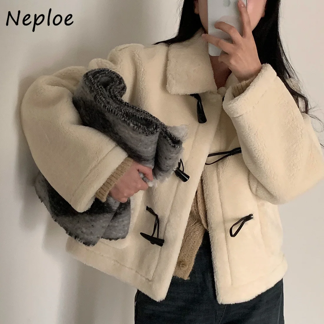 

Корейская шикарная теплая ленивая куртка Neploe из меха партии, подходящая ко всему Свободная куртка из берберского флиса на пуговицах, Повседневная Элегантная Маленькая куртка