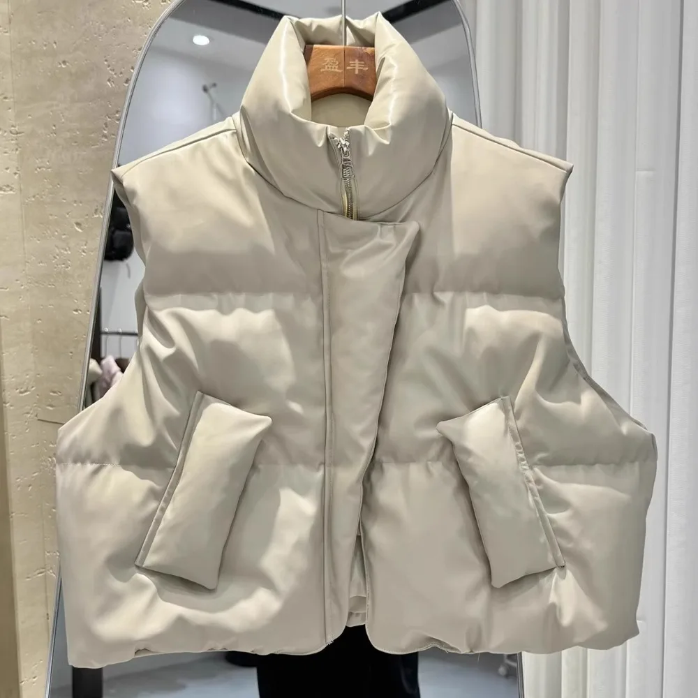 ضوء بطة أسفل سترة 2025 الشتاء الخريف فضفاض الشارع موضة المرأة الجديدة بولي Leather الجلود الوقوف طوق سترة صدرية معطف سميك