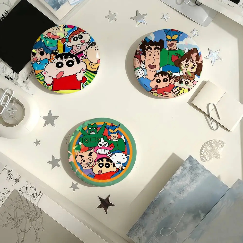 Badge laser créatif C-CRAYON S-SHINCHAN de style dessin animé, broche pour sac, vêtements, chapeau, décoration, cadeaux, collection pour fans