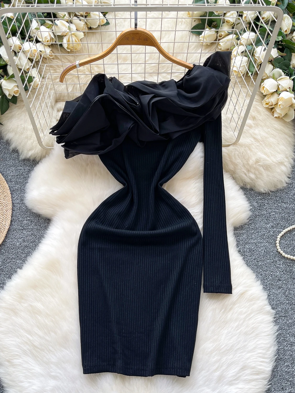 Foamlina em camadas plissado mini bodycon vestido feminino nova moda retalhos gola diagonal um ombro manga longa festa mini vestido