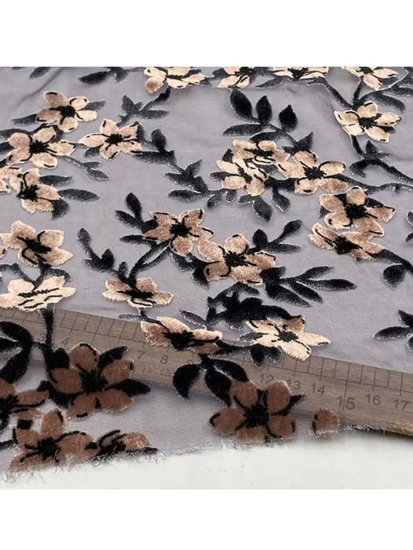 Fondo in seta grigio argento Tessuto di velluto bruciato Abito jacquard cavo Abbigliamento Cheongsam trasparente 1