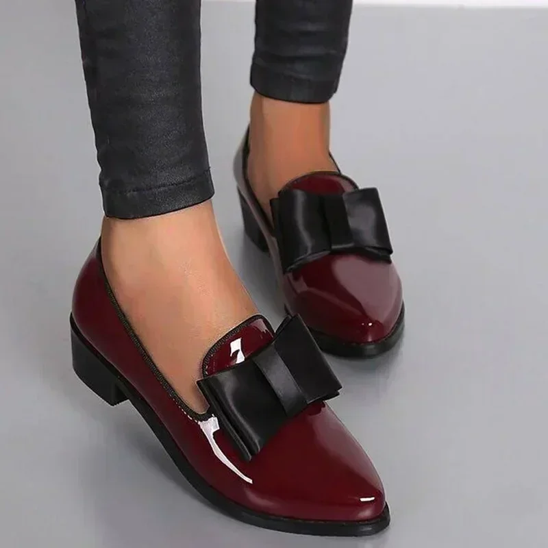 Spring and Autumn Women\'s Loafers with Bow Decoration Pointed Flat Shoes 2024 New Patent Leather Shallow Mouth Shoes for Women