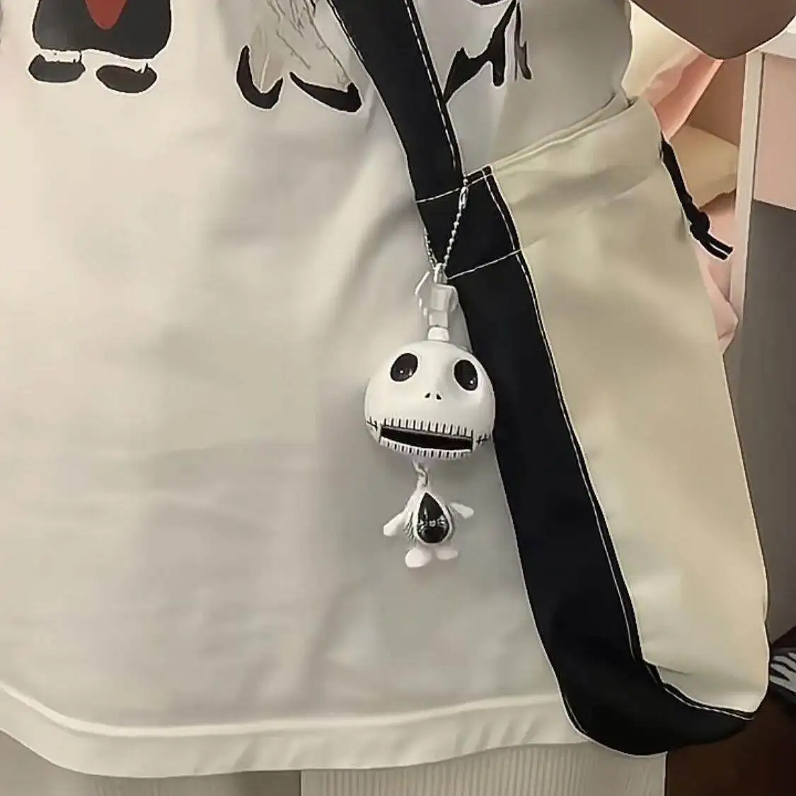 Funny String Pull Skeleton Head Backpack Keychain Bag Accessory Halloween Toy Gift for Students Cute Trendy Bag Charm Pendant