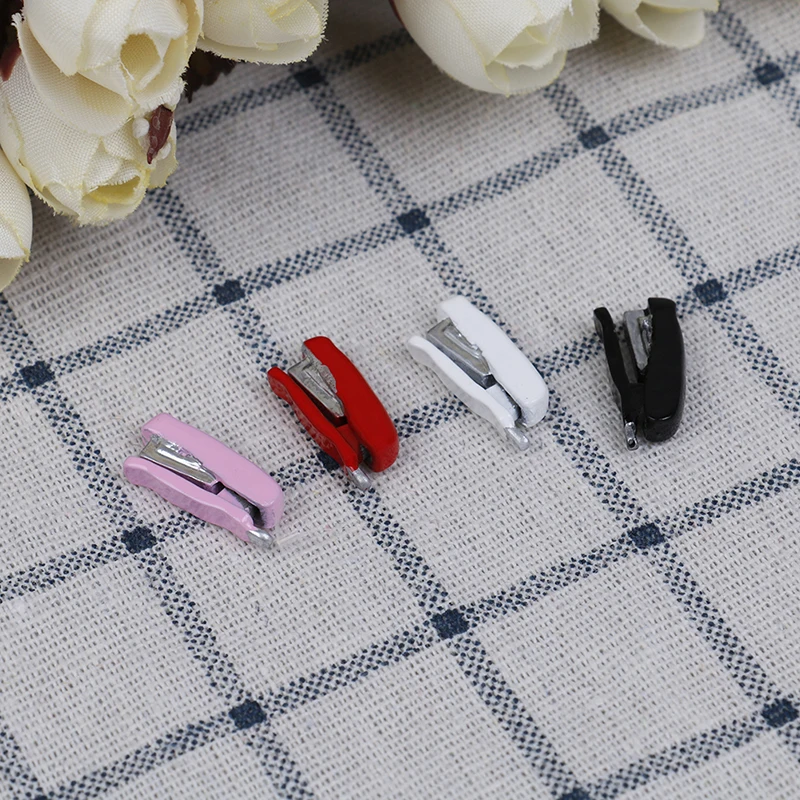 1:12 Dollhouse Miniature Metal Stapler Model Stationery Office School Pretend Toys Gift 2cm