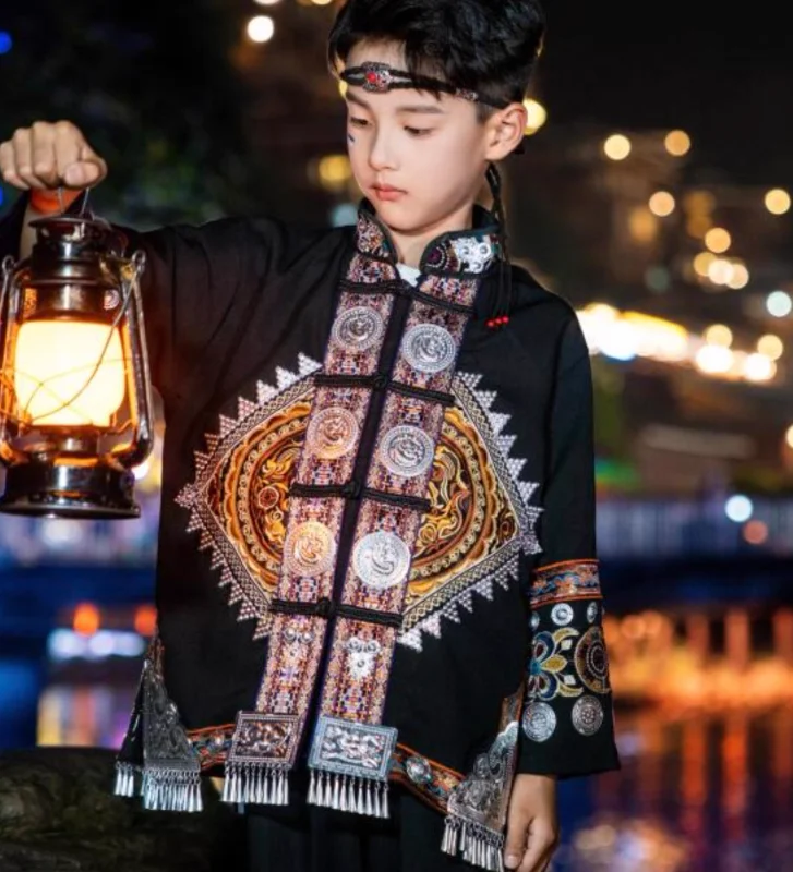 Costumes de spectacle brodés pour garçons chinois Hmong