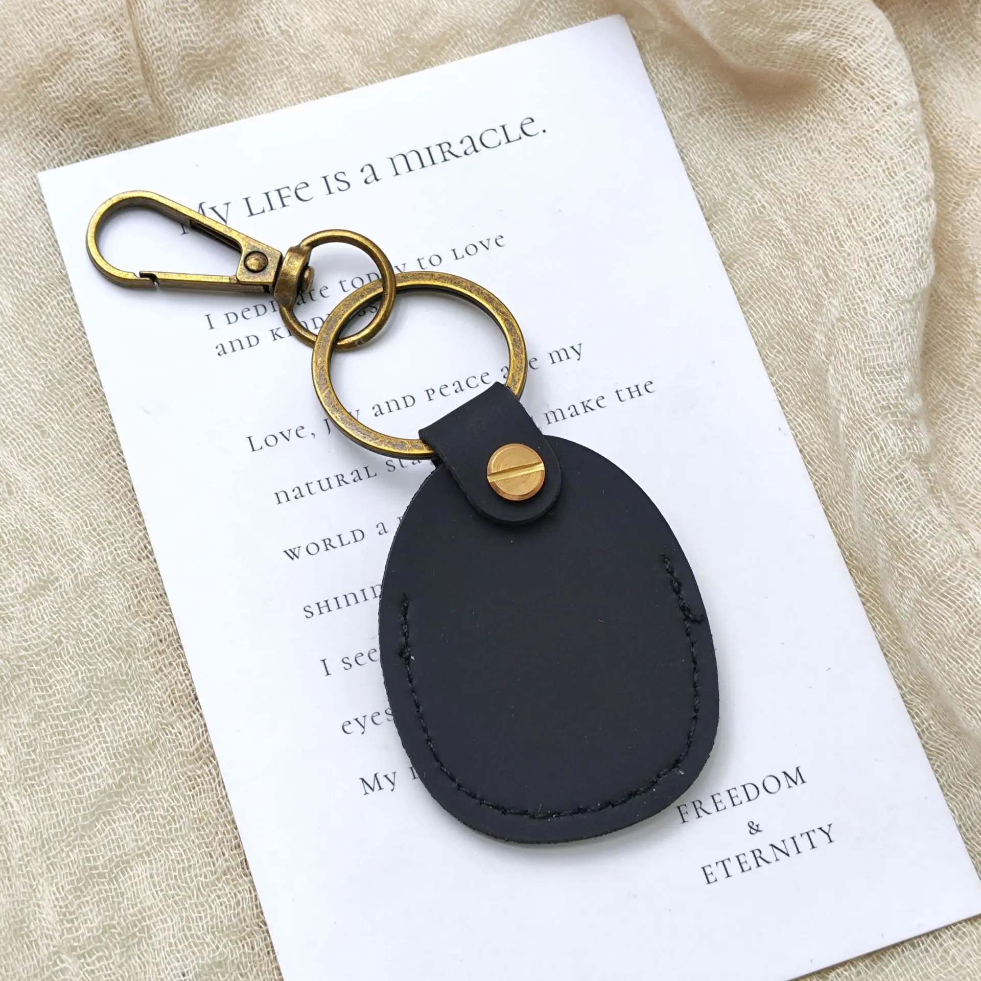 Maßgefertigter Einzigartiger Leder-Tropfenförmiger Tragbarer Auto-Motorrad-Schlüsselanhänger Handgemachter Retro-Schlüsselring Zubehör-Anhänger Geschenk – Detail 8