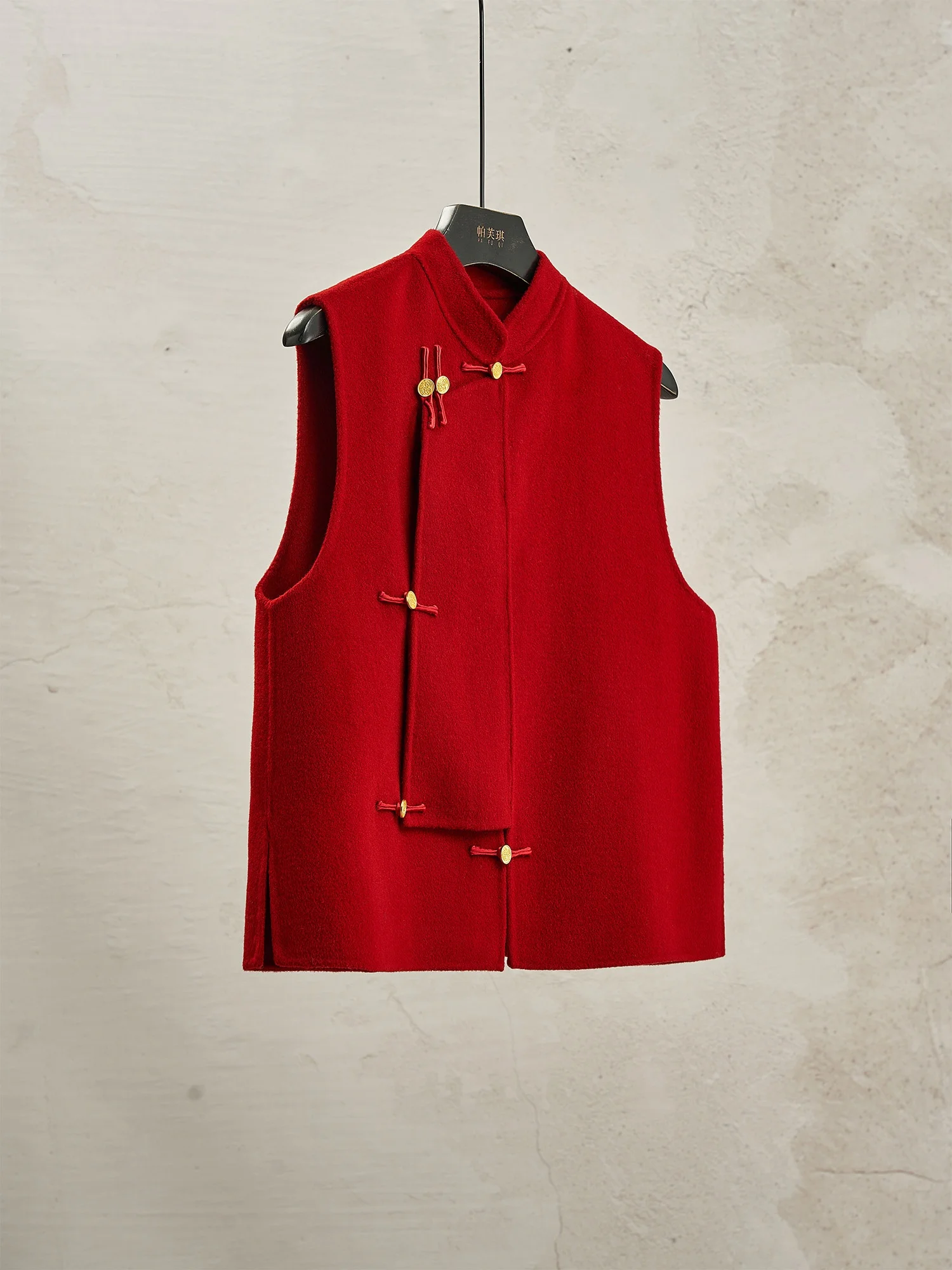 

Red Chinese Sle Woolen Vest with Luy Button New Year's Outfit Straight Cut Online Exclusive Winter Collection for Women