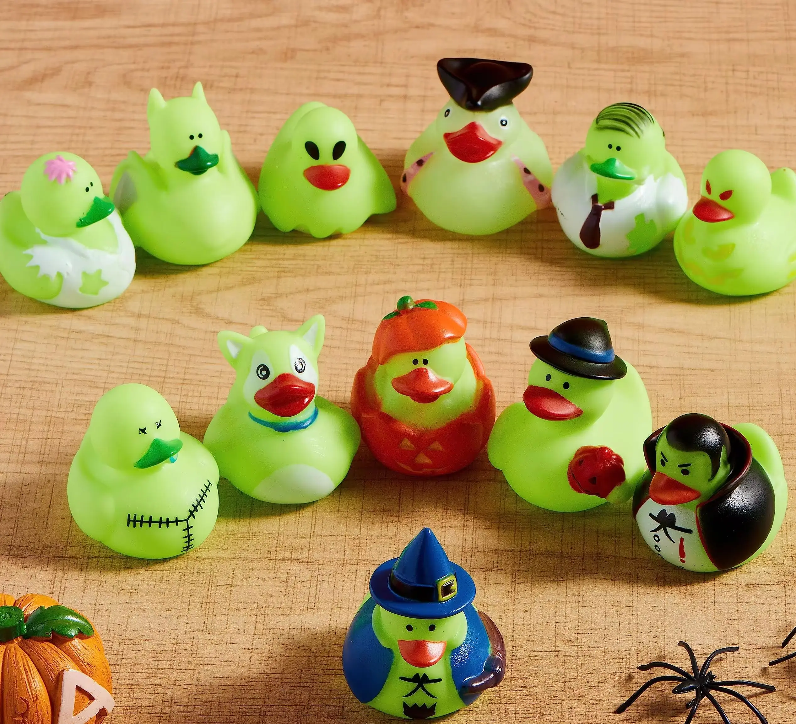 24Pcs Świecąca w ciemności gumowa kaczka do kąpieli na Halloween, prezent Cukierek albo psikus, prezent na Halloween, gumowa kaczka Squirt Squeaker Party