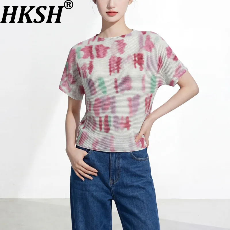 

Женская футболка HKSH с принтом, плиссированная, с круглым вырезом, короткими рукавами, универсальная, городская, элитная, элегантная, повседневная, новинка лета 2026 HK21948
