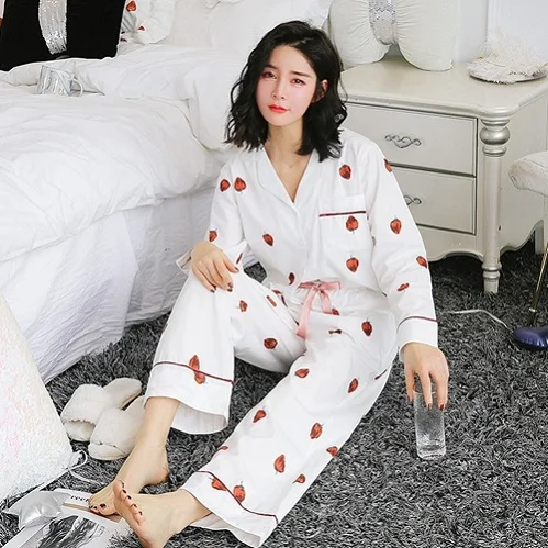 Conjunto de pijama con estampado de fresas para mujer, Top y pantalones con solapa de manga larga, detalles de bolsillo en el pecho, camisón acogedor de tela agradable para la piel