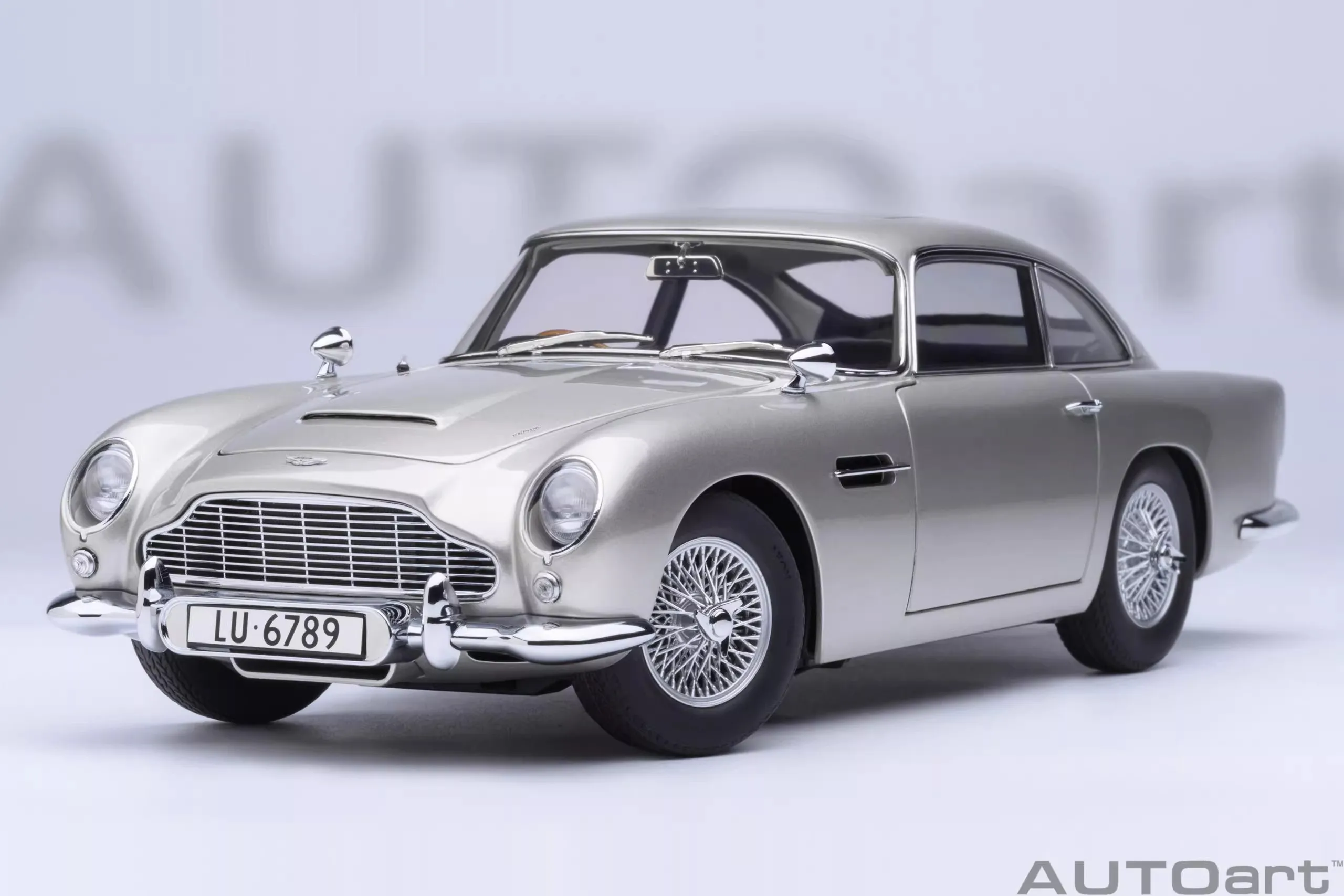 Autoart Car Model 1/18 movie version Aston Martin DB5 007 cars model alloy simulation ornament boy collection birthday toys gift