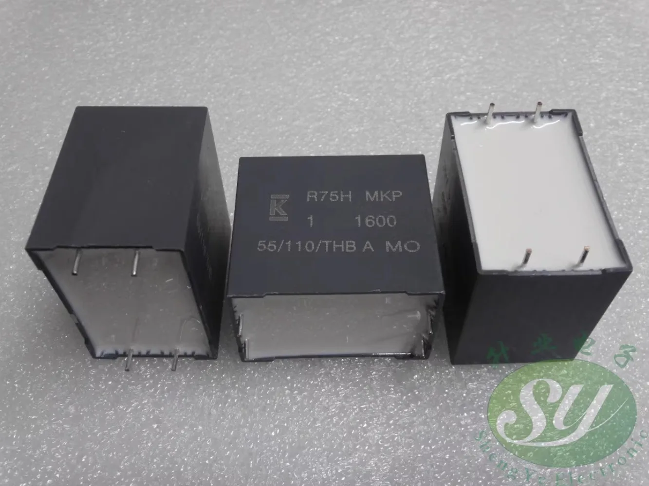 

R75H 1,0 мкФ/1600 В 1u0 1 мкФ 105 MKP Новый пленочный конденсатор
